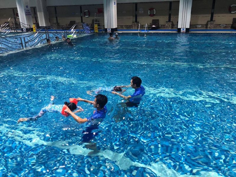 Bể bơi bốn mùa trường học Tây Hồ Tây