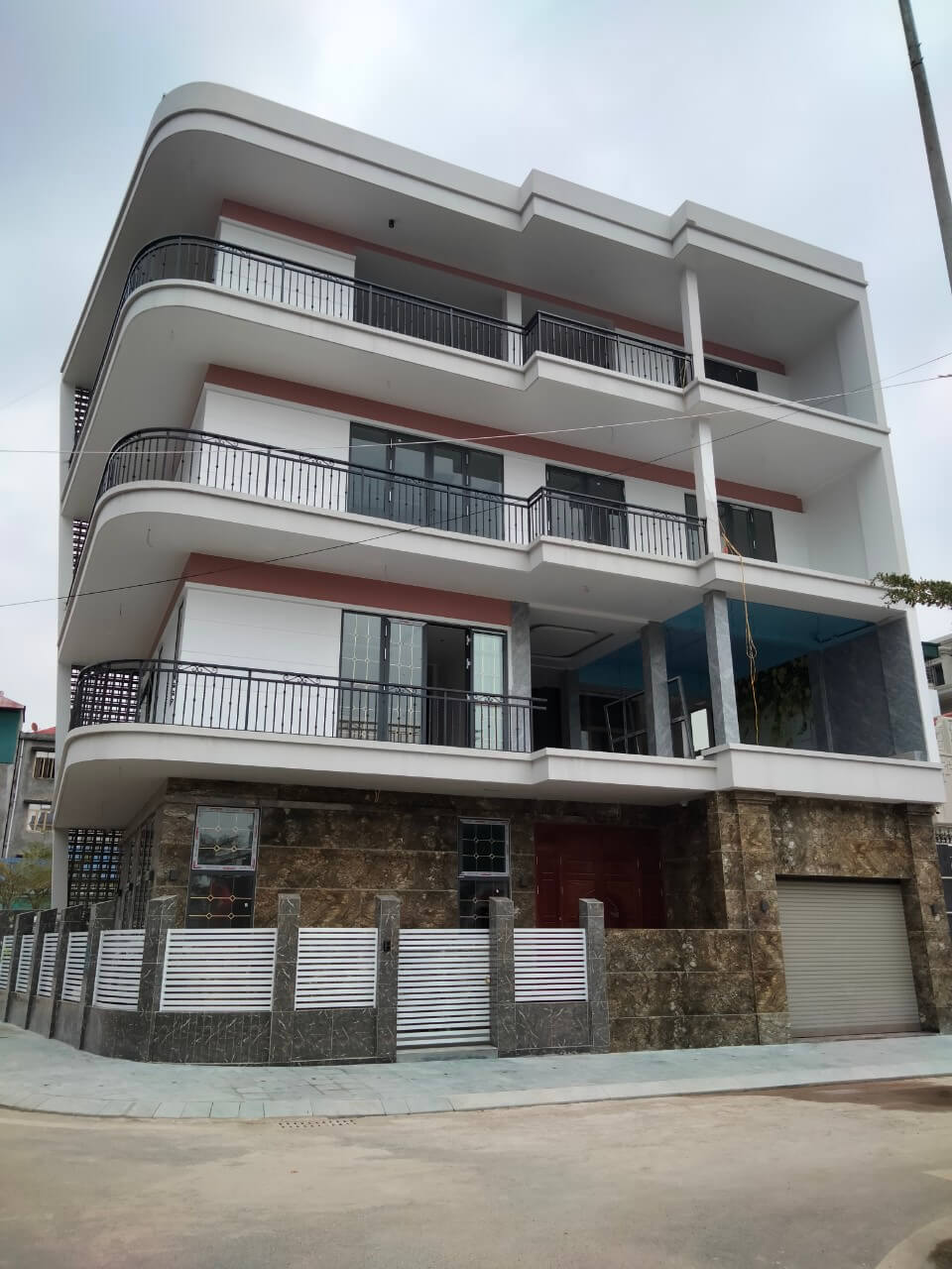 Hoàn thiện hệ thống công nghệ biệt thự tại Sơn La