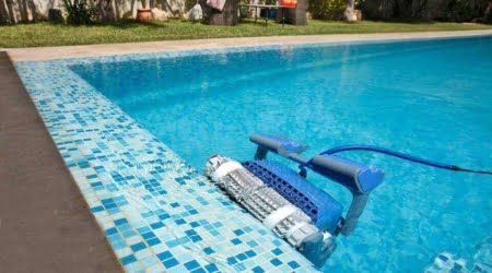 Robot dọn dẹp bể bơi