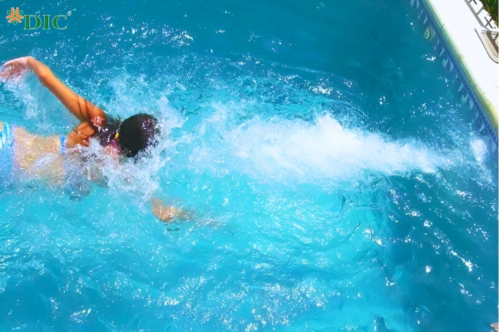 bể bơi ngược dòng