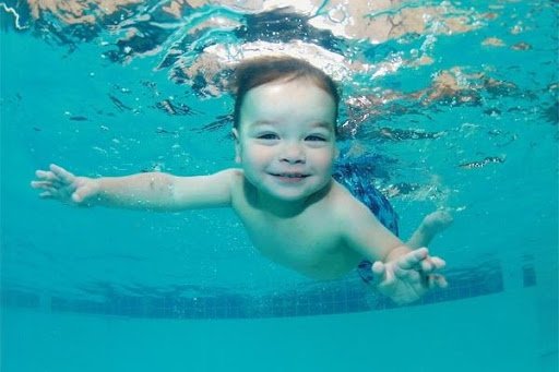 Cho trẻ học bơi từ nhỏ là biện pháp an toàn nhất tránh đuối nước