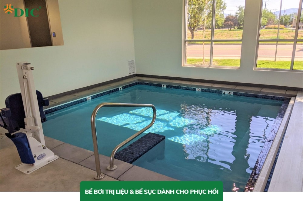 mẫu thiết kế bể bơi trị liệu và bể sục trong nhà 