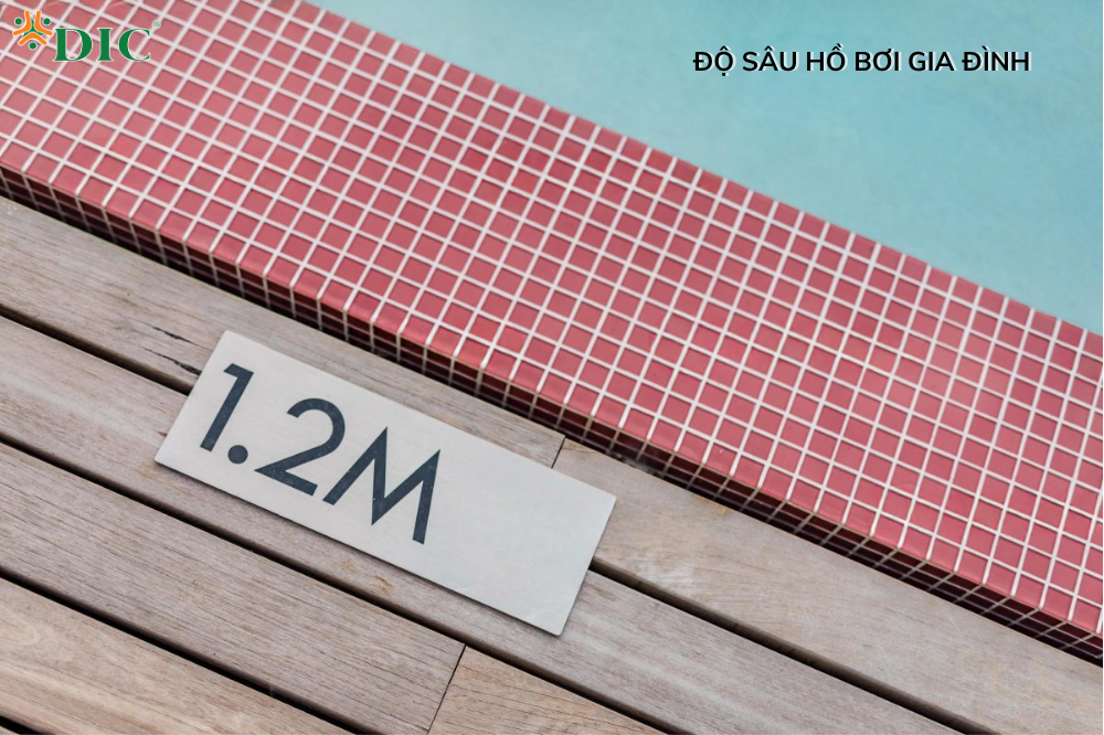 Thiết Kế Bể Bơi Gia Đình Đẹp - Mẫu Hồ Bơi Và Chi Phí Xây Dựng Hoàn Thiện 4 Đậu sâu của hồ bơi quyết định yếu tố an toàn của bể gia đình