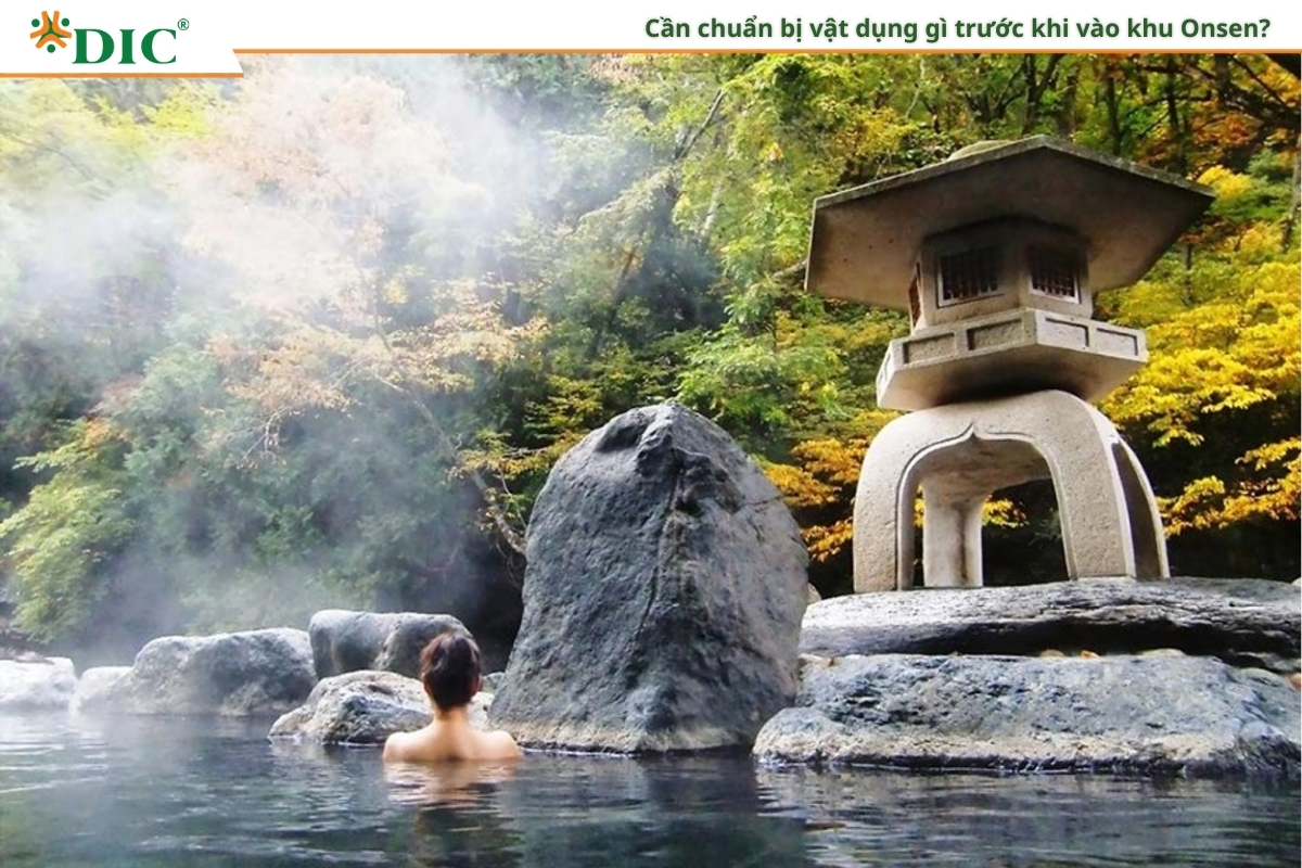 tắm onsen mặc gì