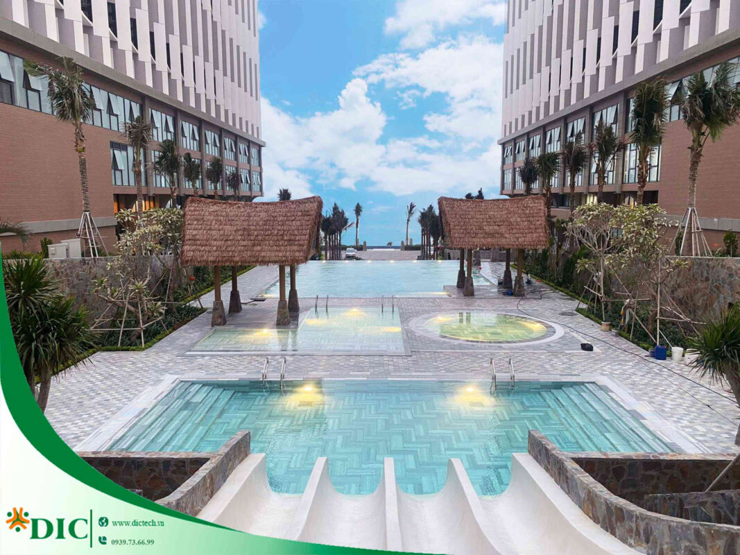 Hoàn thiện các hạng mục bể bơi, bể Jacuzzi, sân chơi nước trẻ em lõi giữa Apec Mũi Né