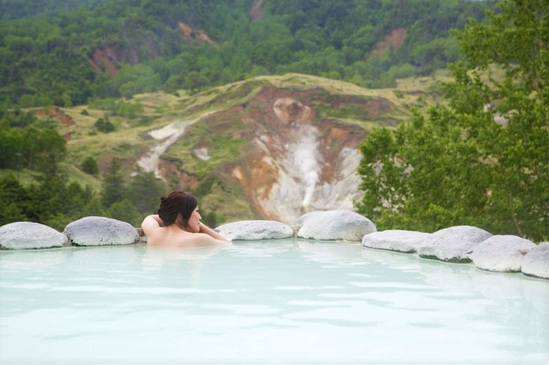 Bể Silk Bath – bể lụa trong mô hình Onsen Nhật bản 